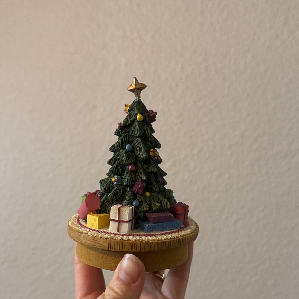 Our America Yankee candle Christmas tree candle topper
